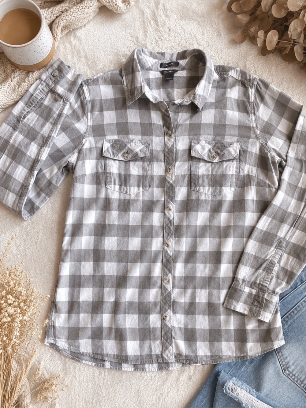 Eddie Bauer Women's L Classic Fit Flannel Plaid Button-Up Shirt Gray White 0001